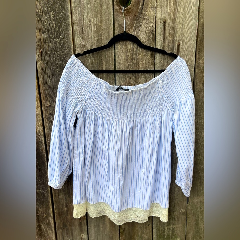 Ladies off the shoulder flowy top